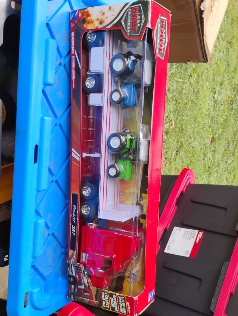 (R-1) Long Haul Trucker W Die Cast Plastic Cars